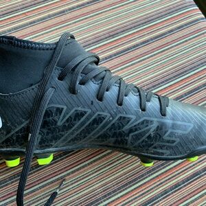 Nike Youth Size 6 cleated soccer shoes. Worn one season. In good shape.